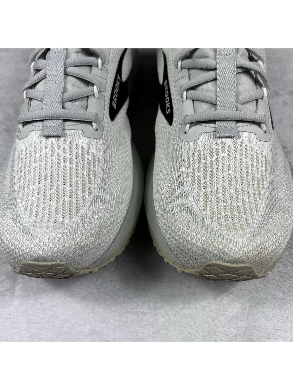 Brooks Revel 7 Running Shoes Men's Size 13 White Black Tan Athletic Sneakers